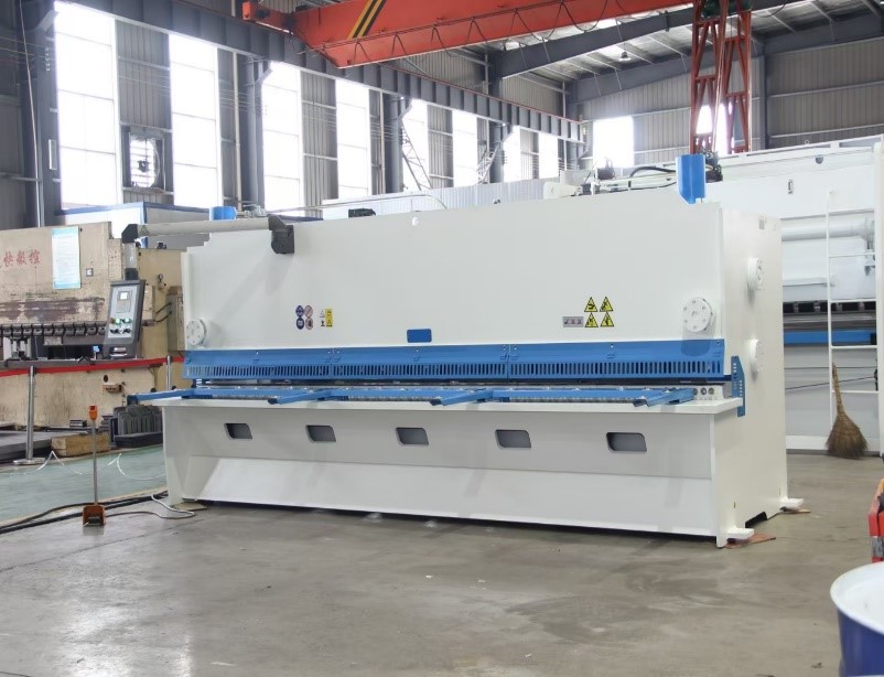 Гильотина для листовой стали QC11K-20×3200 Гильотина для листовой стали QC11K-20×3200