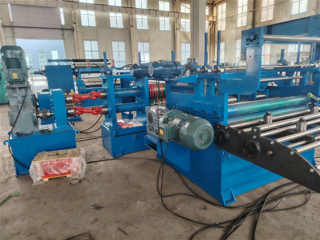 Фото оборудования на заводе и его упаковка