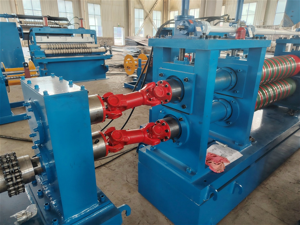 Фото оборудования на заводе и его упаковка