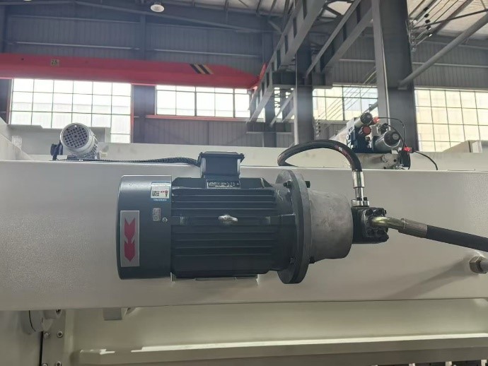 Листогибочный пресс 125T3200 E21 Листогибочный пресс 125T3200 E21