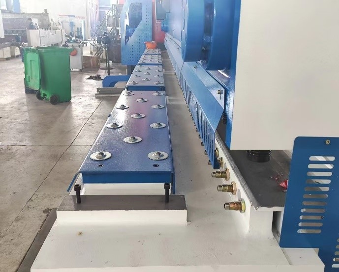 Гильотина для листовой стали 12X3200 E21S Гильотина для листовой стали 12X3200 E21S