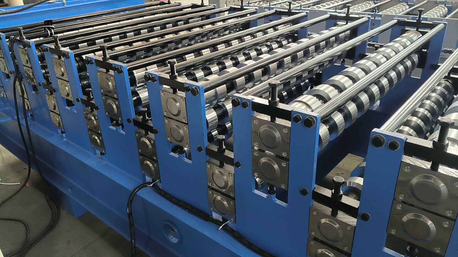 Поставка двухэтажной линии для производства профлиста С8+С21 в Вилючинск