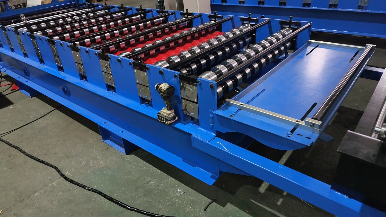 Поставка линии для производства профлиста С8 в Нижневартовск