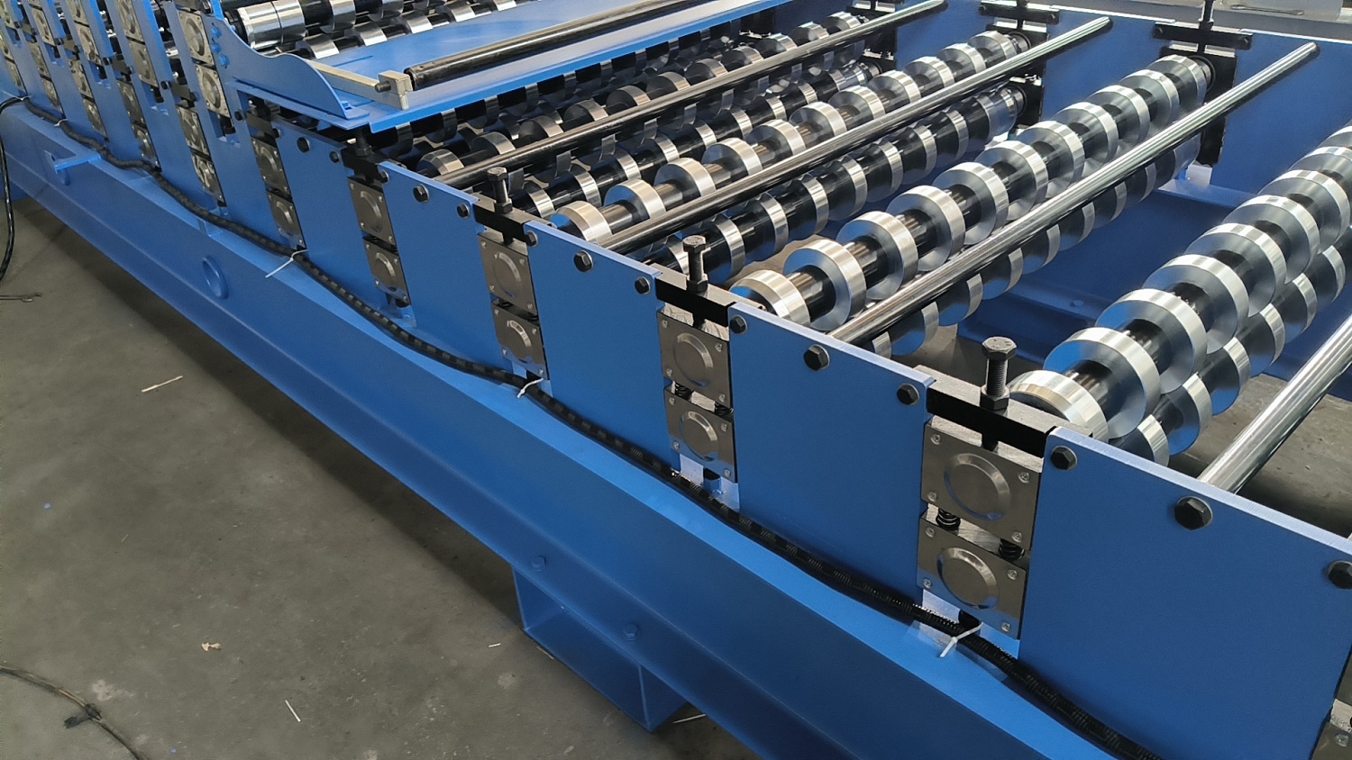 Поставка двухэтажной линии для производства профлиста С8+С21 в Вилючинск