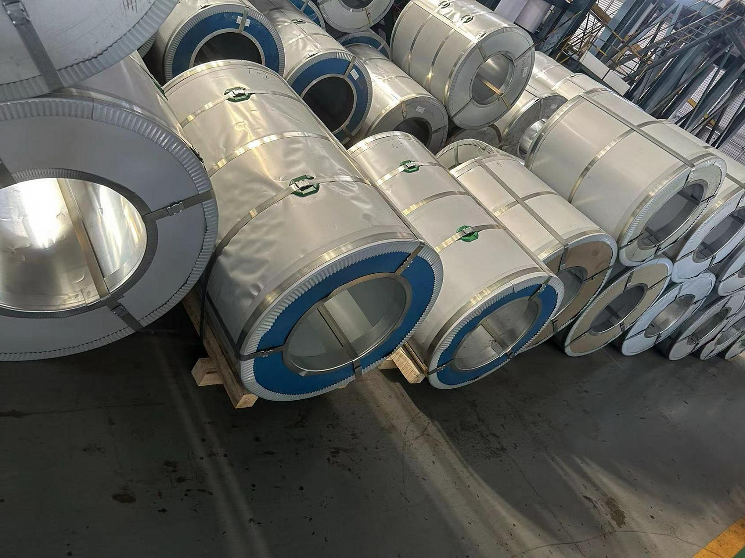 Поставка рулонной стали в Иркутск