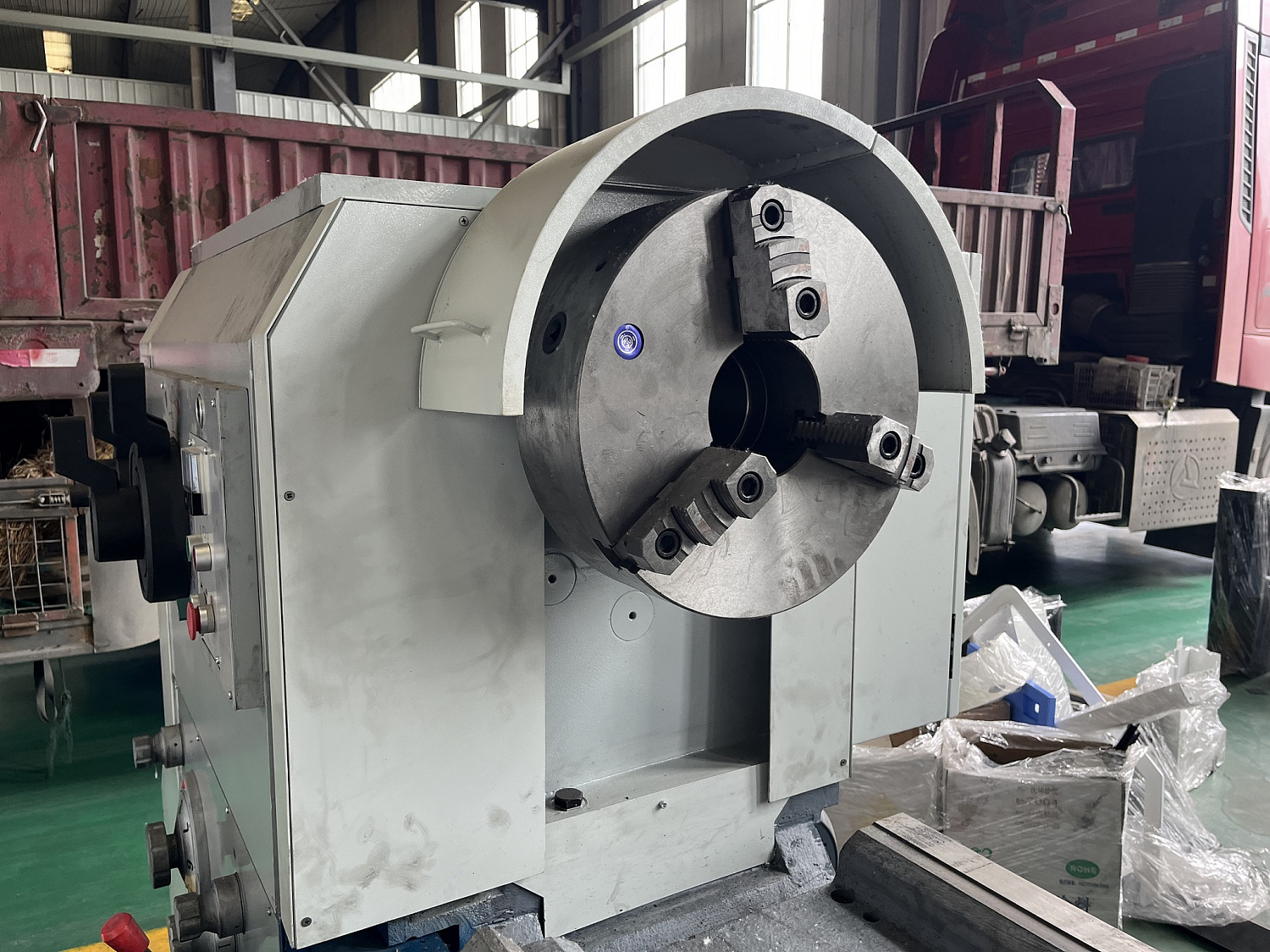 Поставка токарного станка CW62100F для обработки крупногабаритных деталей в Магадан