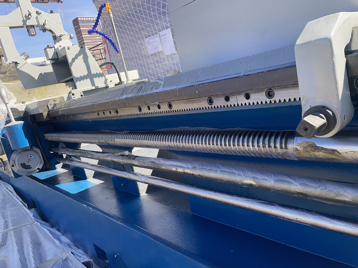 Поставка токарного станка CW62100F для обработки крупногабаритных деталей в Магадан