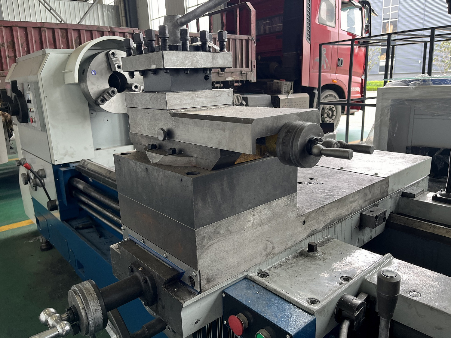 Поставка токарного станка CW62100F для обработки крупногабаритных деталей в Магадан