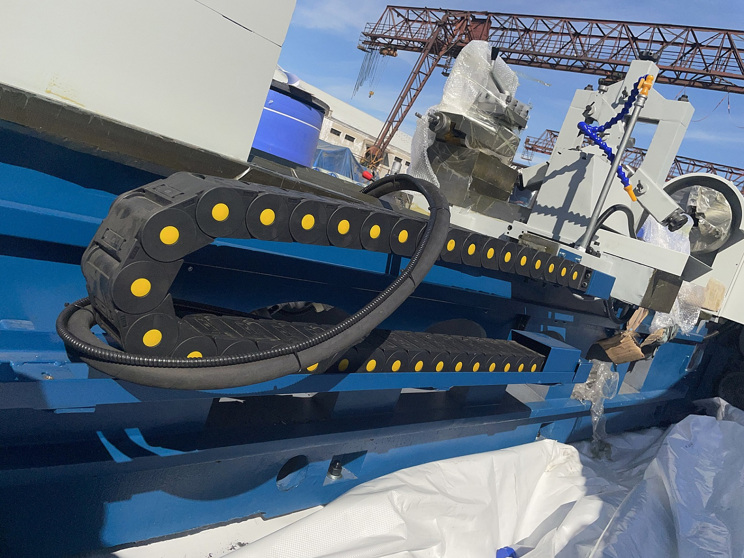 Поставка токарного станка CW62100F для обработки крупногабаритных деталей в Магадан