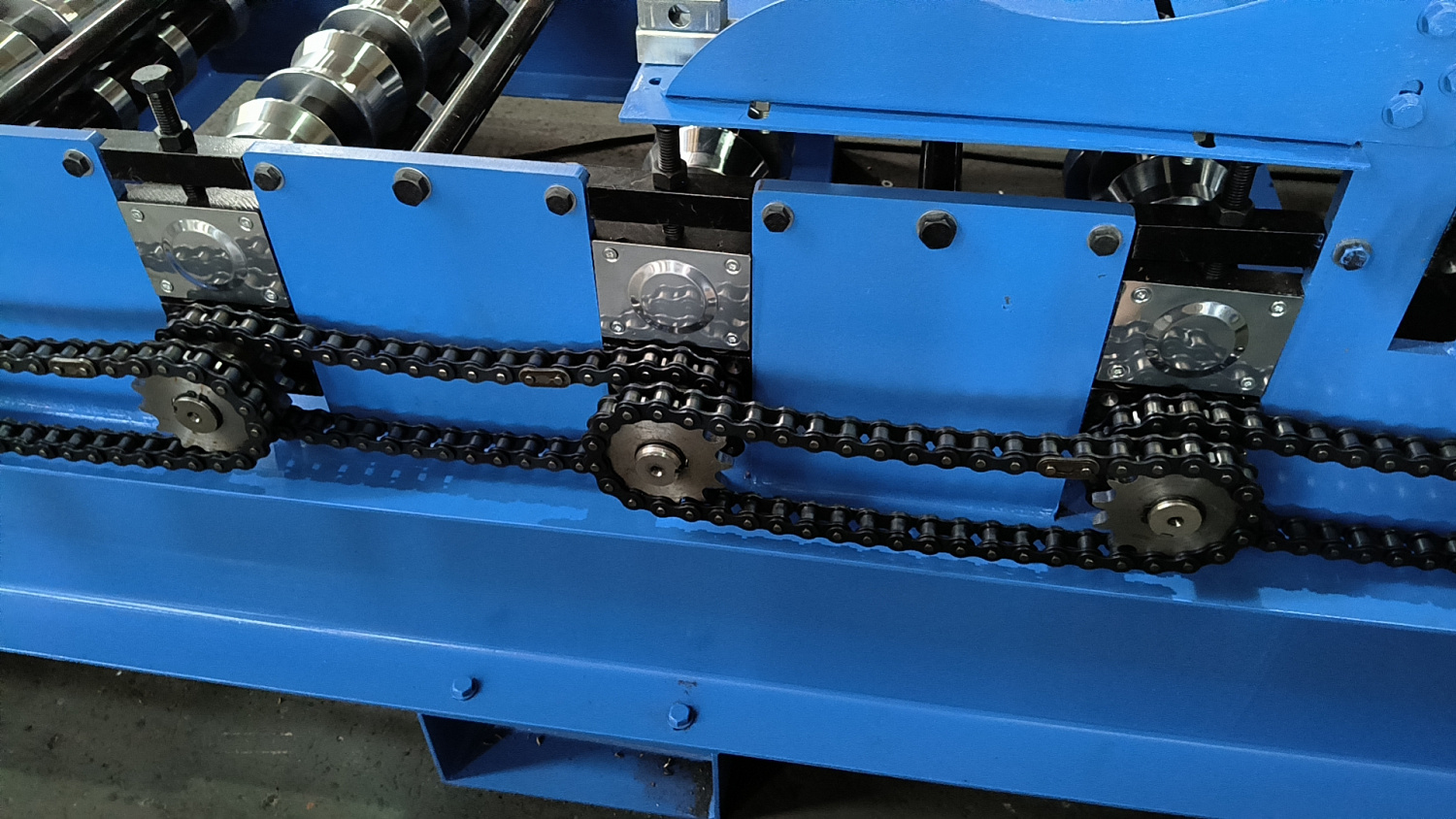 Поставка двухярусной линии для производства профлиста С8+С20 в Пятигорск