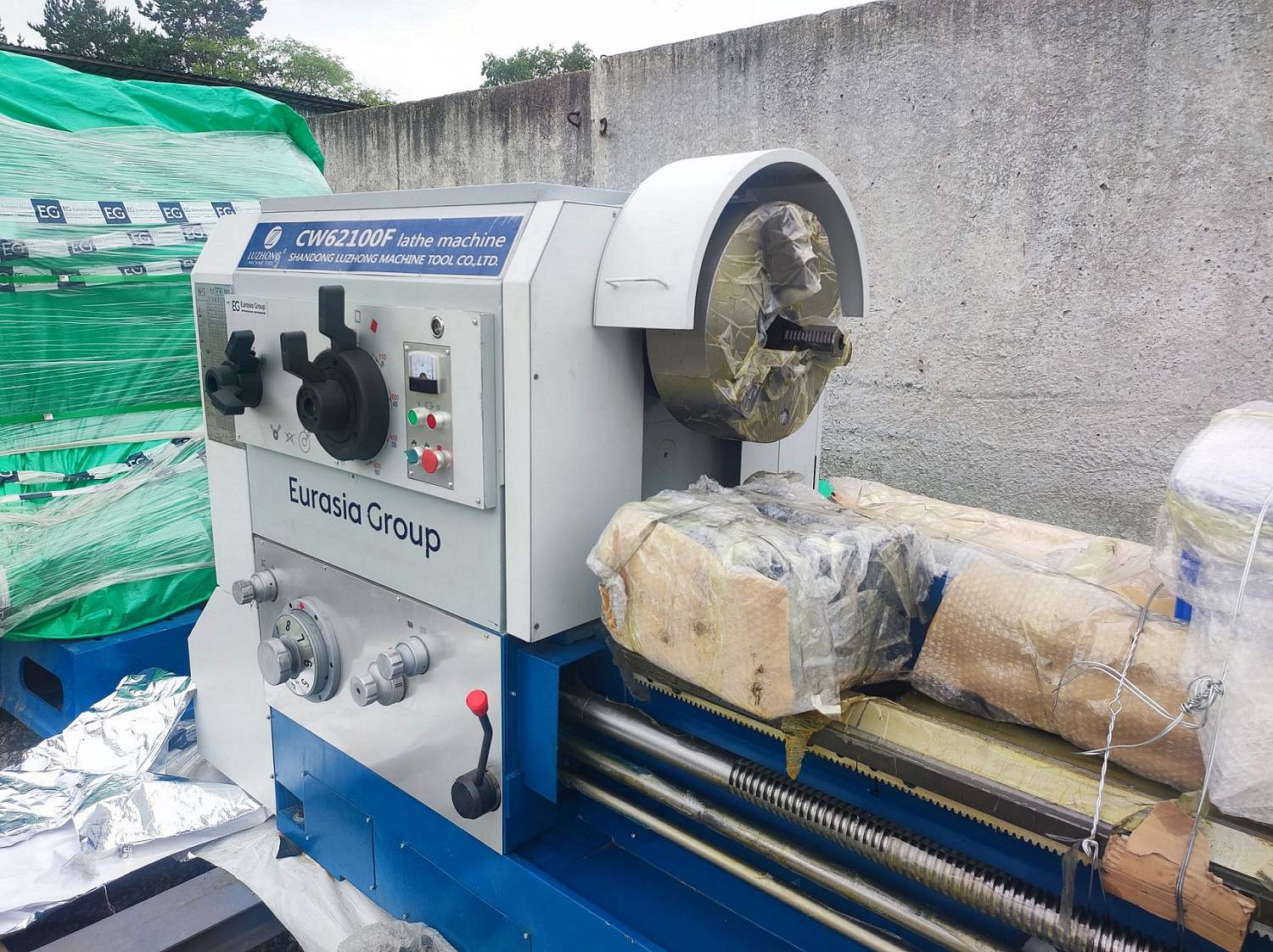 Поставка токарного станка CW62100F для обработки крупногабаритных деталей в Магадан