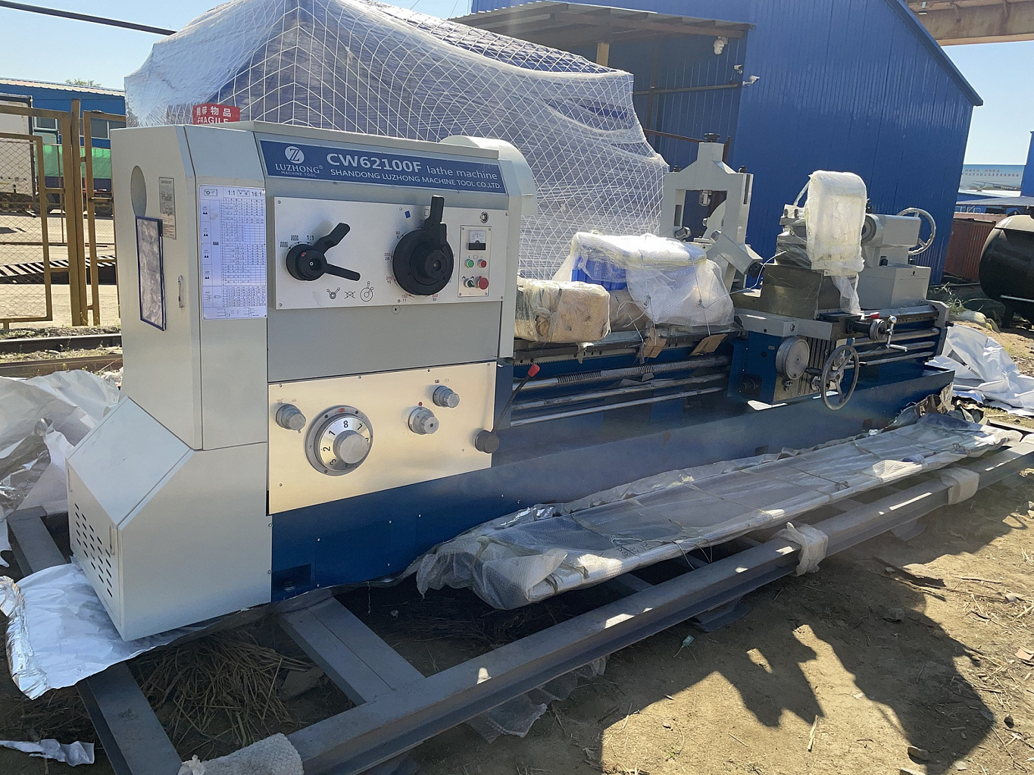 Поставка токарного станка CW62100F для обработки крупногабаритных деталей в Магадан