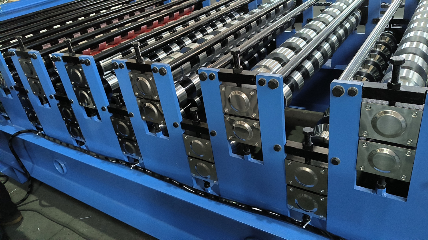 Поставка двухярусной линии для производства профлиста С8+С20 в Пятигорск