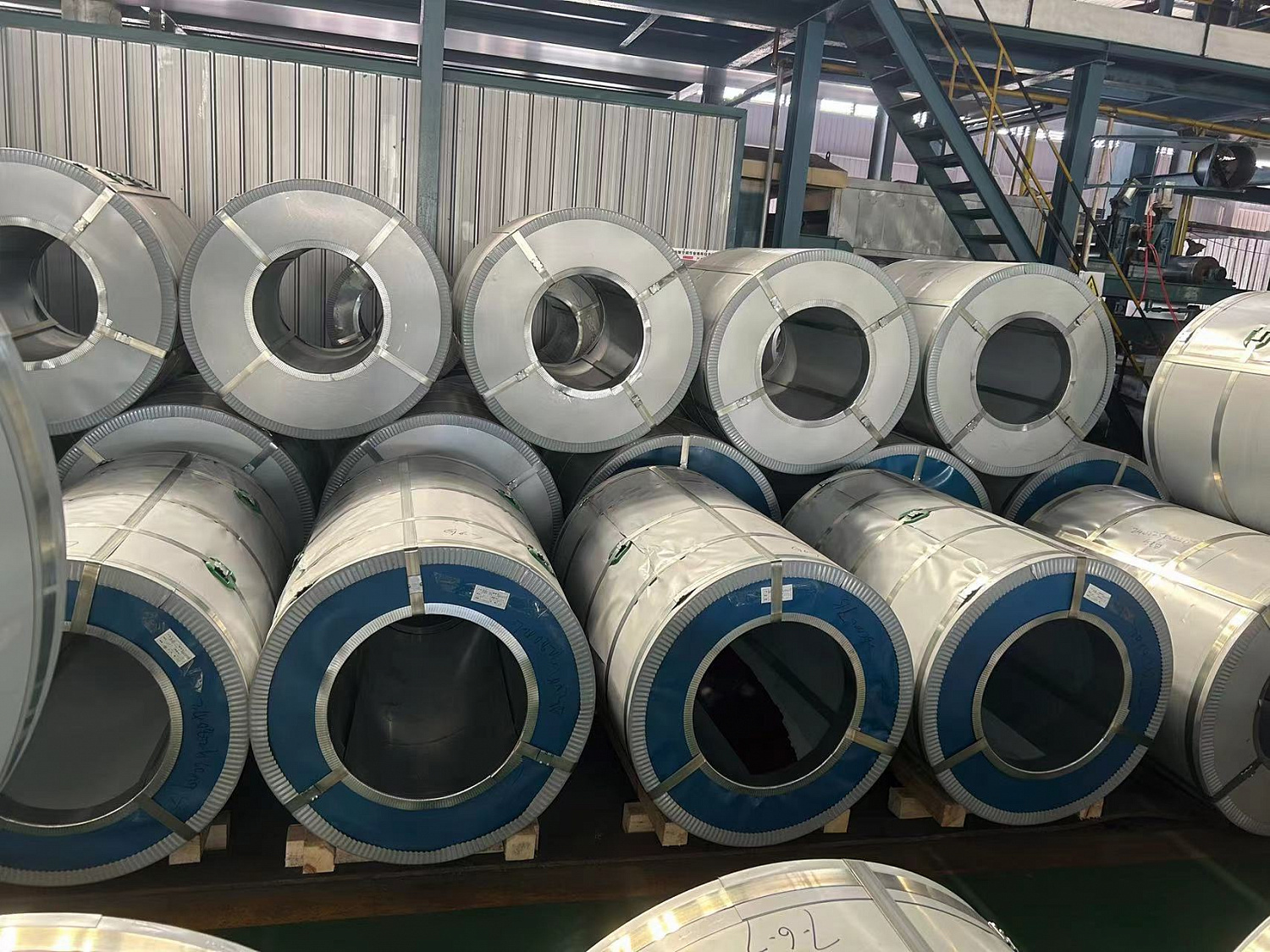 Поставка рулонной стали в Иркутск