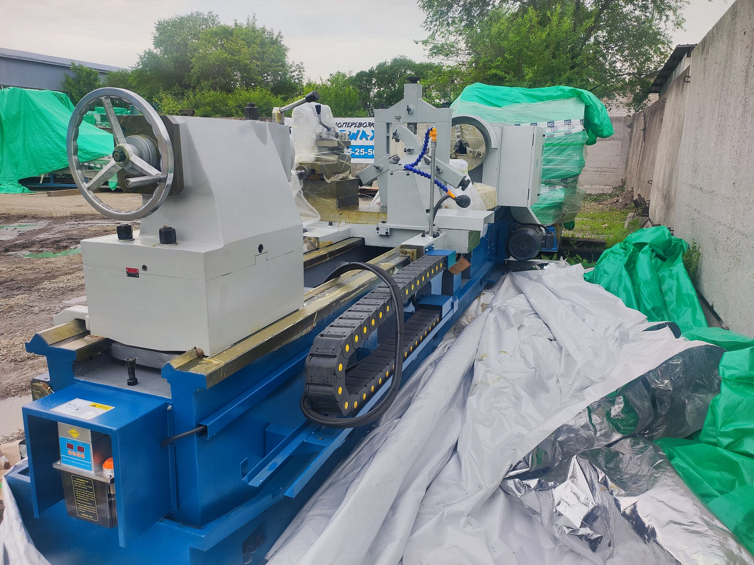 Поставка токарного станка CW62100F для обработки крупногабаритных деталей в Магадан