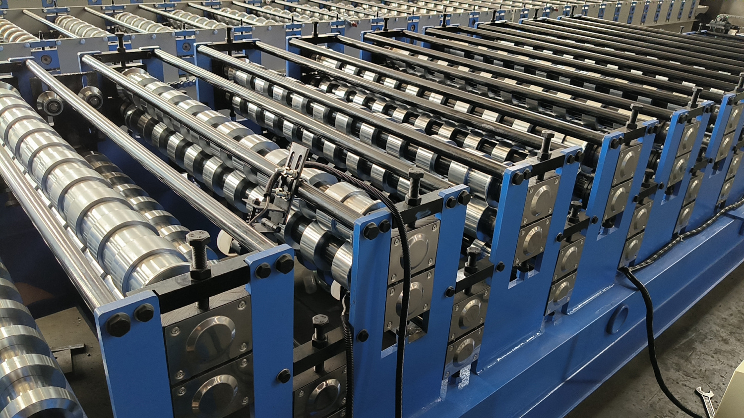 Поставка двухэтажной линии для производства профлиста С8+С21 в Вилючинск