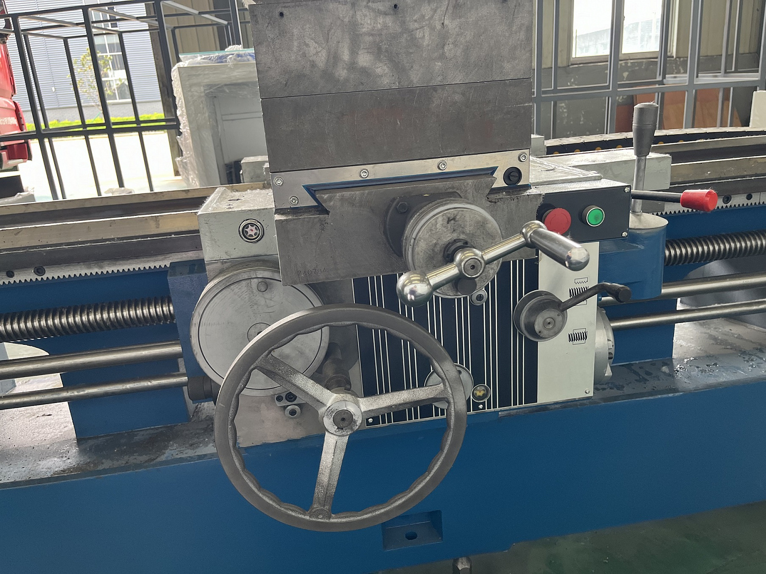 Поставка токарного станка CW62100F для обработки крупногабаритных деталей в Магадан