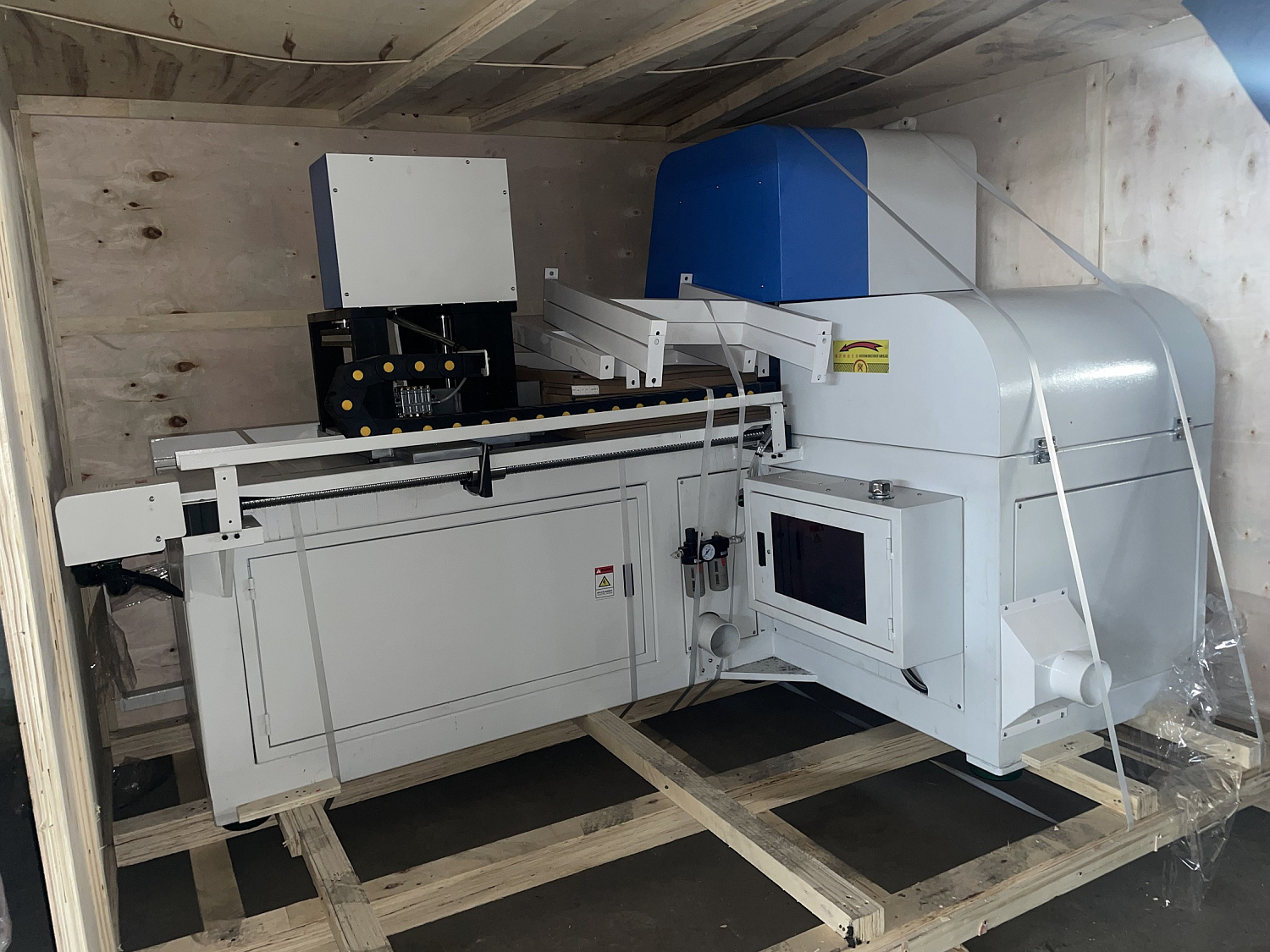 Поставка станка ЧПУ для резки алюминиевого профиля 550 CNC-3a-1s