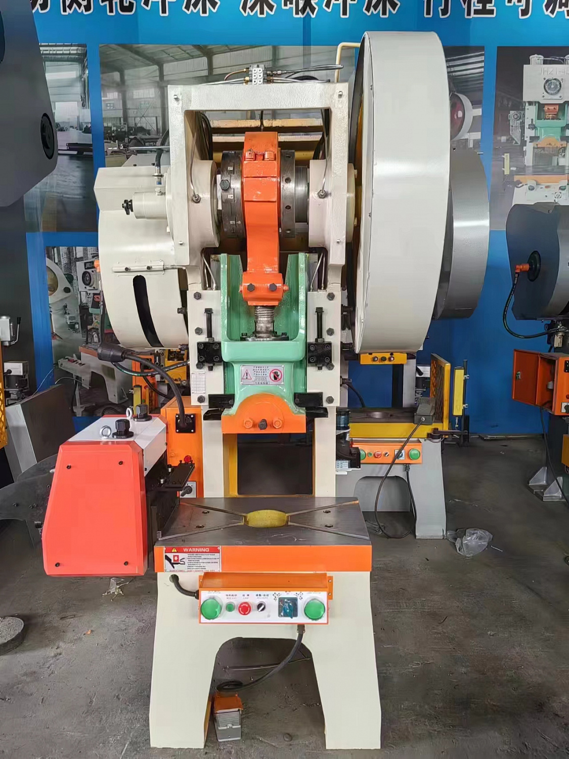 Поставка кривошипного пресса J21-40T с автоподачей NCF-200 в Нижний Новгород