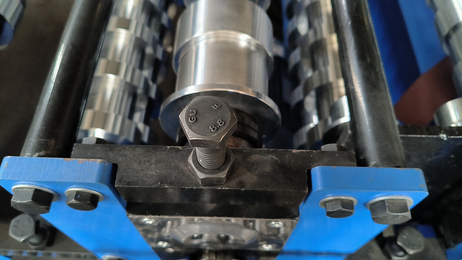 Поставка двухэтажной линии для производства профлиста С8+С21 в Вилючинск