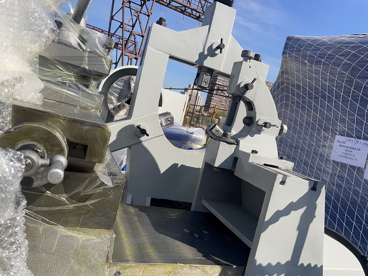 Поставка токарного станка CW62100F для обработки крупногабаритных деталей в Магадан