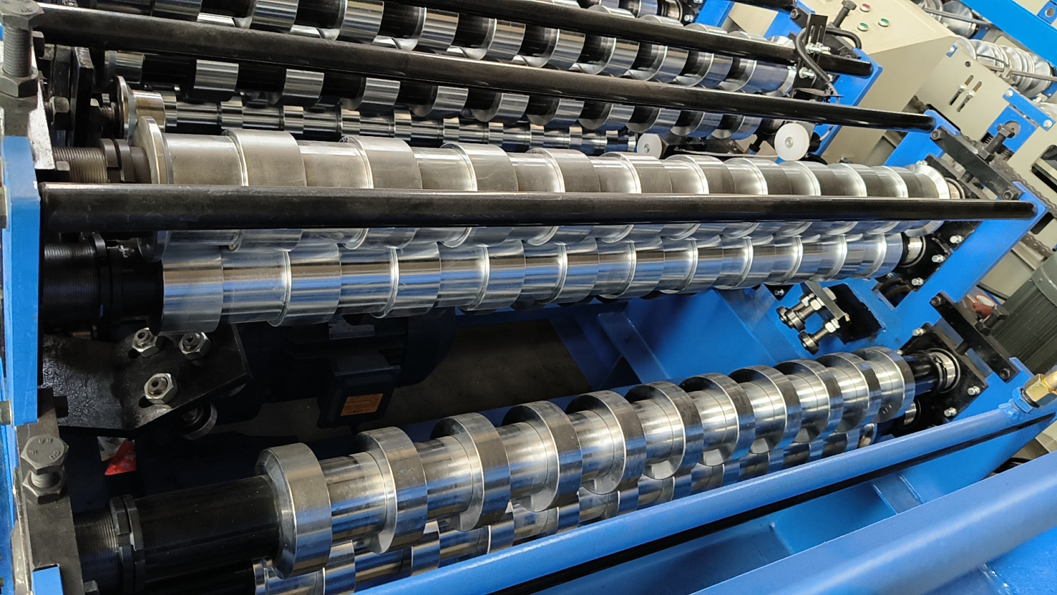 Поставка двухэтажной линии для производства профлиста С8+С21 в Вилючинск