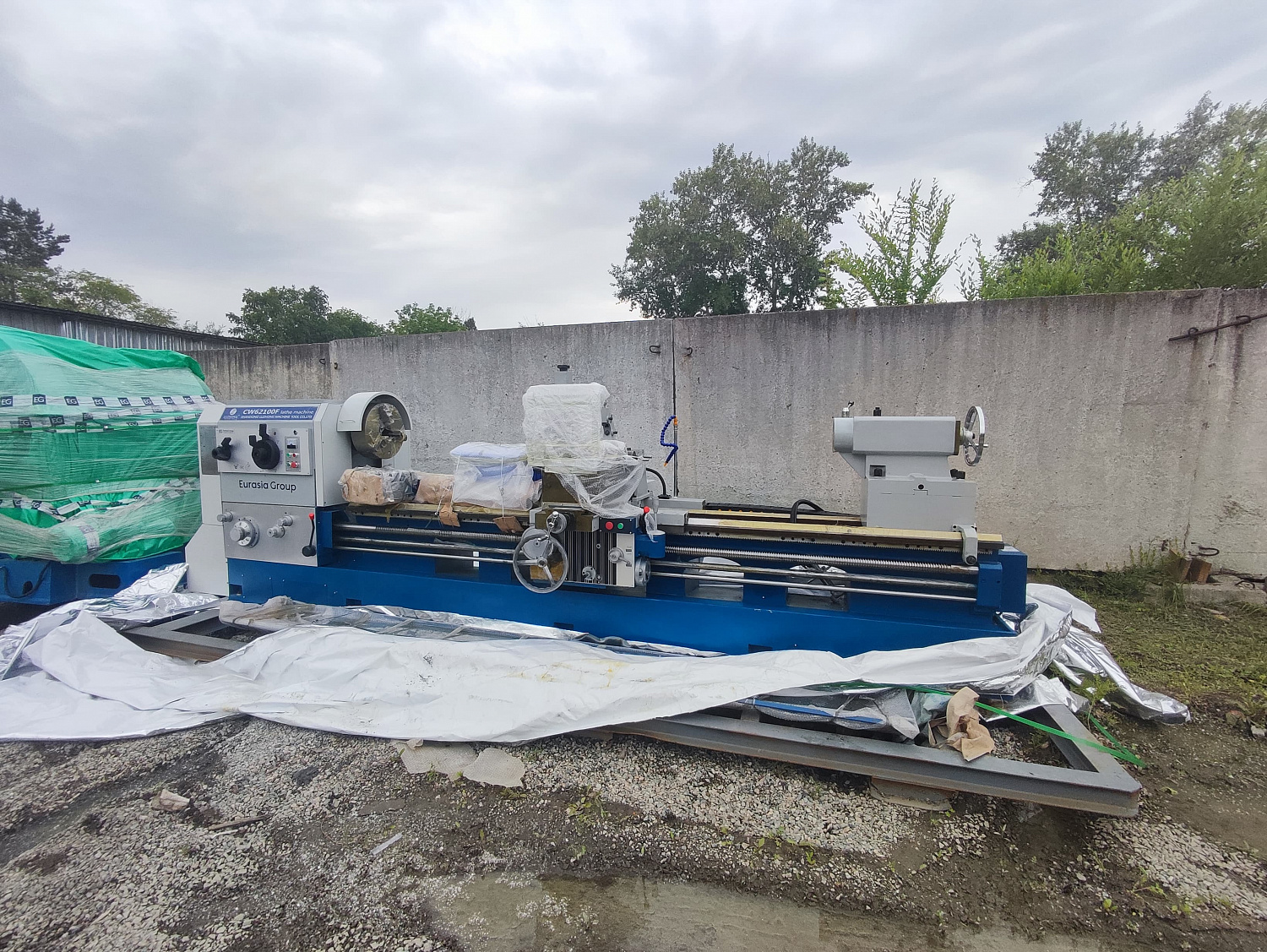 Поставка токарного станка CW62100F для обработки крупногабаритных деталей в Магадан